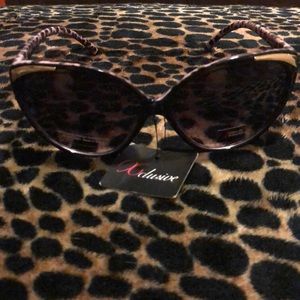 Black Cat Eye with Pink Leopard Print inside